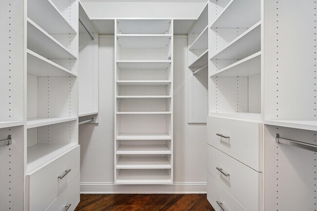 Building Photo - 915 Madison St