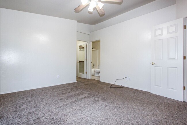 Building Photo - 8509 E Leigh Dr