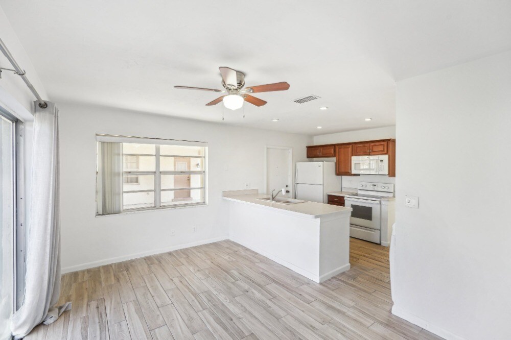 Building Photo - 4 Parkwood Villas Ct