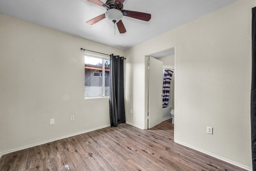 Building Photo - 5231 Huntington Dr N