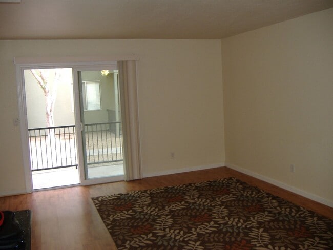 Building Photo - ***MOVE IN SPECIAL: HALF OFF FIRST MONTH'S AND SECOND MONTH RENT***SOLARIS 2 BEDROOM CONDO IN THE...