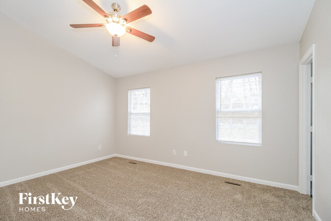 Building Photo - 3820 Spring Branch Dr