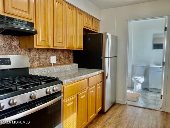 Building Photo - 1401 9th Ave