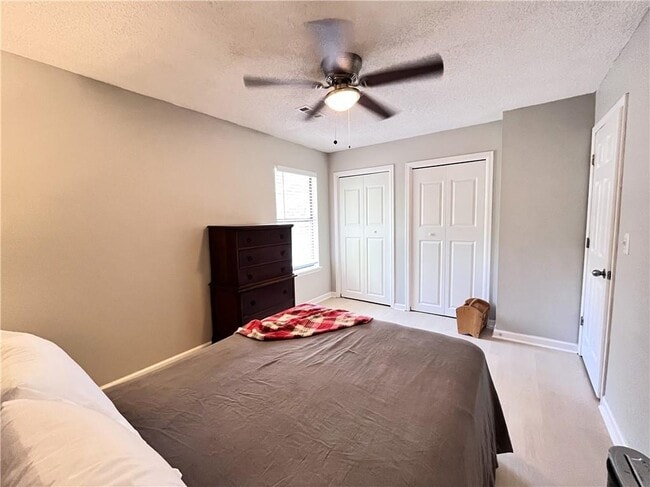 Building Photo - 1373 E Sequoyah Ct