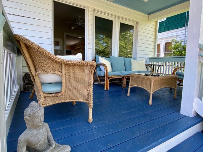 Primary Photo - 306 5th Ave