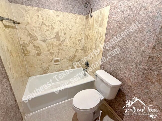 Building Photo - 6630 Lexington Dr