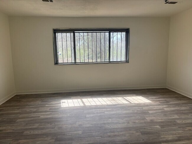 Building Photo - 1539 Woodburn St