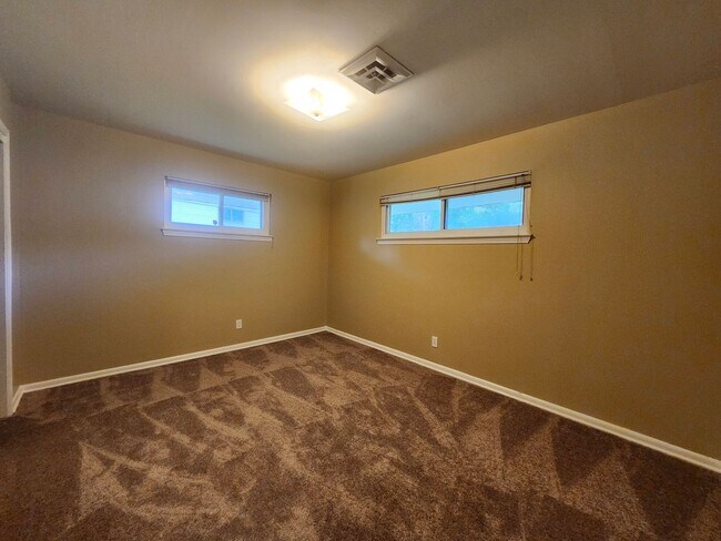 Building Photo - 831 Darryl Ln