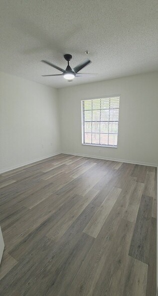 Building Photo - 10490 Chalmer St