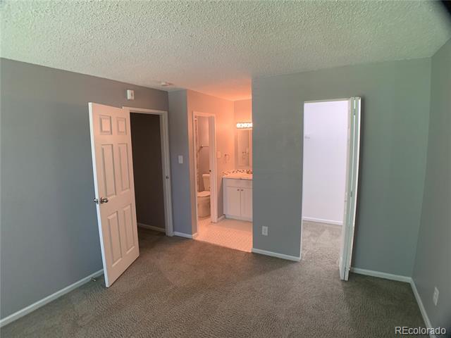 Building Photo - 1400 Golden Cir