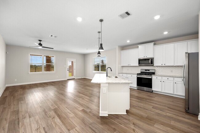 Building Photo - 3033 Sorrento Hl Dr