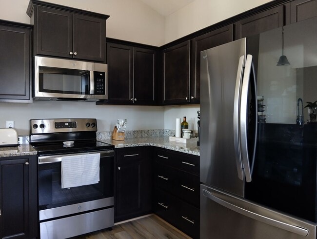 Building Photo - Spacious 2bd/2ba in The Villages at Bartle...