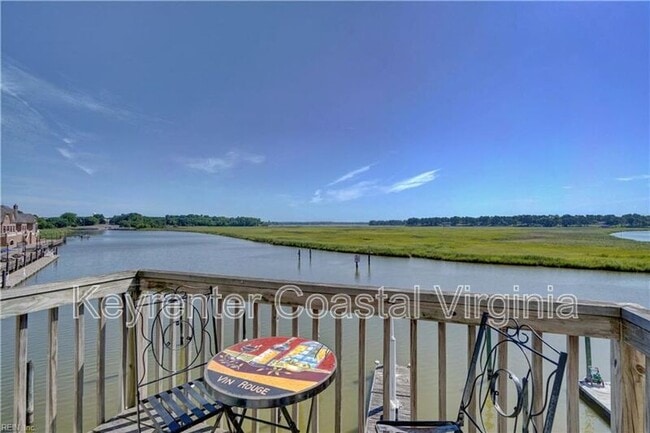 Building Photo - 108 Commerce St