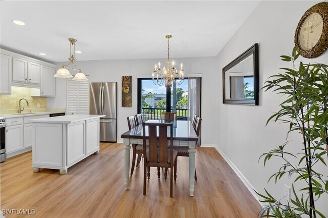 Building Photo - 788 Park Shore Dr