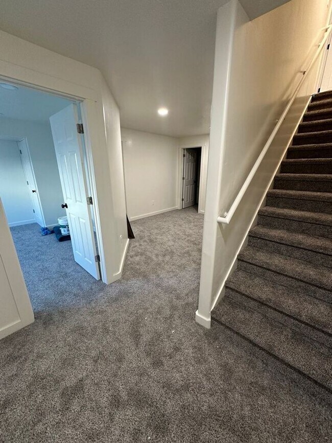 Building Photo - Private Basement Suite in Shared Lehi Townhome, Shared Kitchen