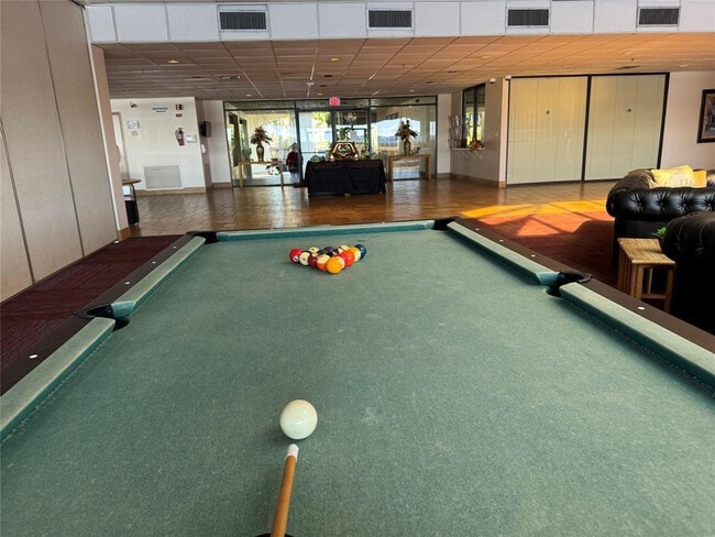 Building Photo - 111 Lake Emerald Dr