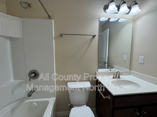 Building Photo - 837 Ivy Vine Pl