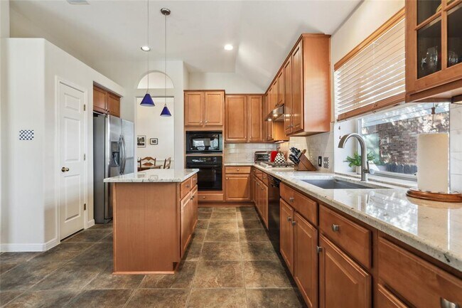 Building Photo - 3805 Pebble Ct