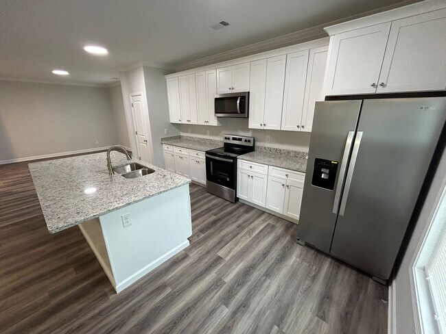 Building Photo - 201 Briarcliff Ln
