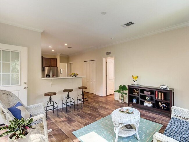 Building Photo - Historic Downtown Fernandina Home! Close t...