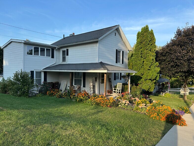 Primary Photo - 206 E Washington St