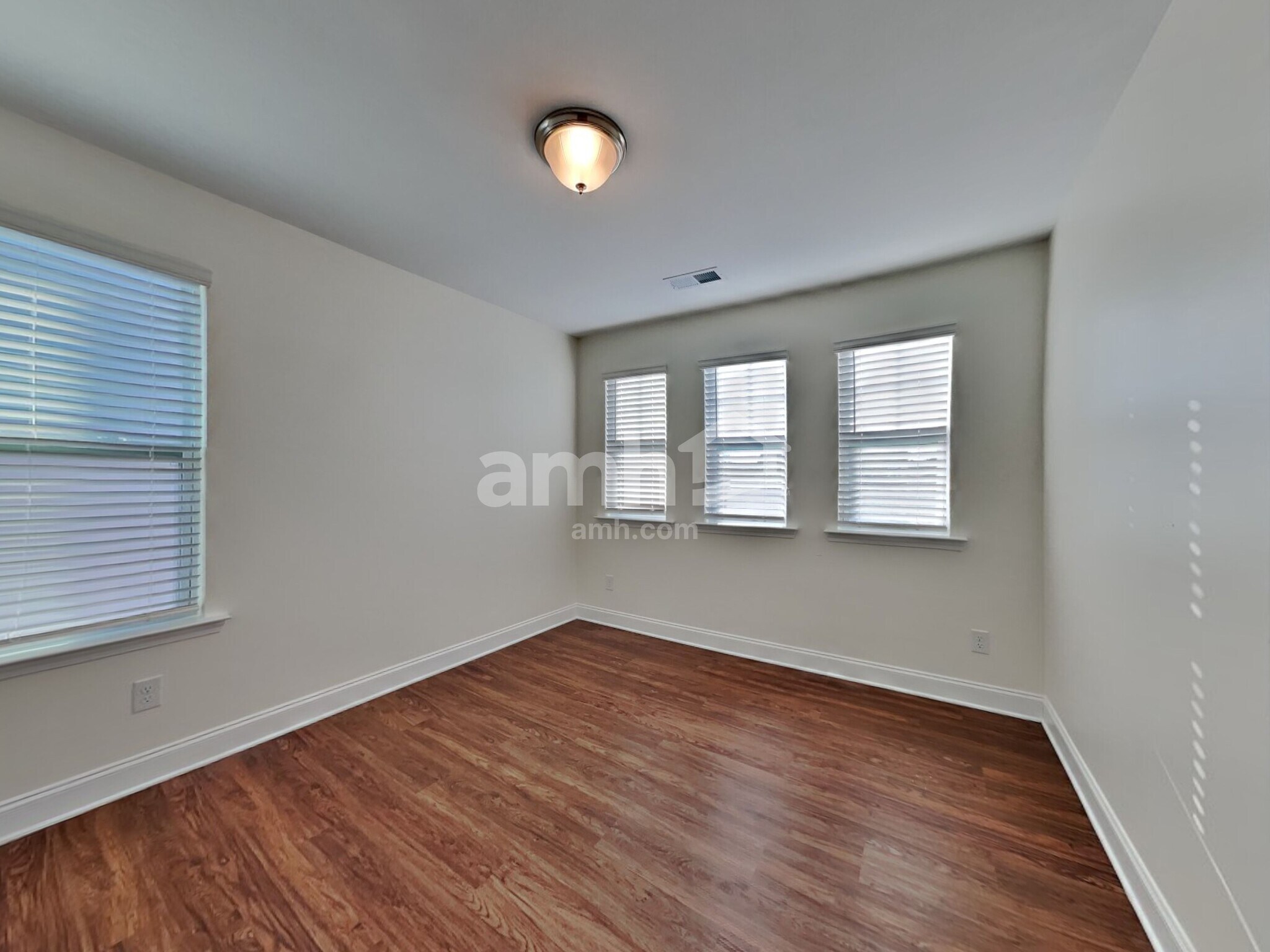 Building Photo - 145 Twin River Dr