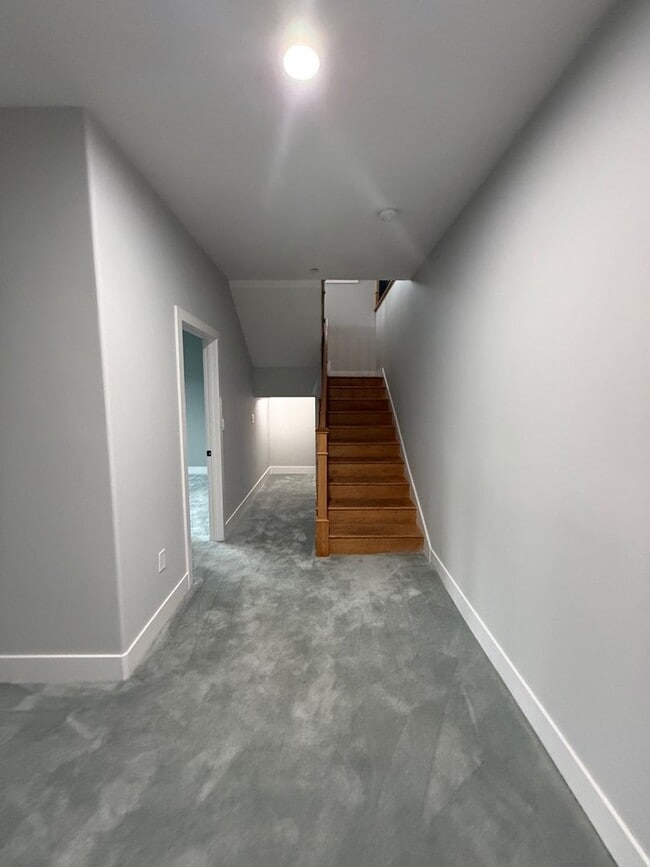 Building Photo - Newer Construction 2,500 Square Foot 3 Bedroom 2.5 Bathroom Fountaingrove House