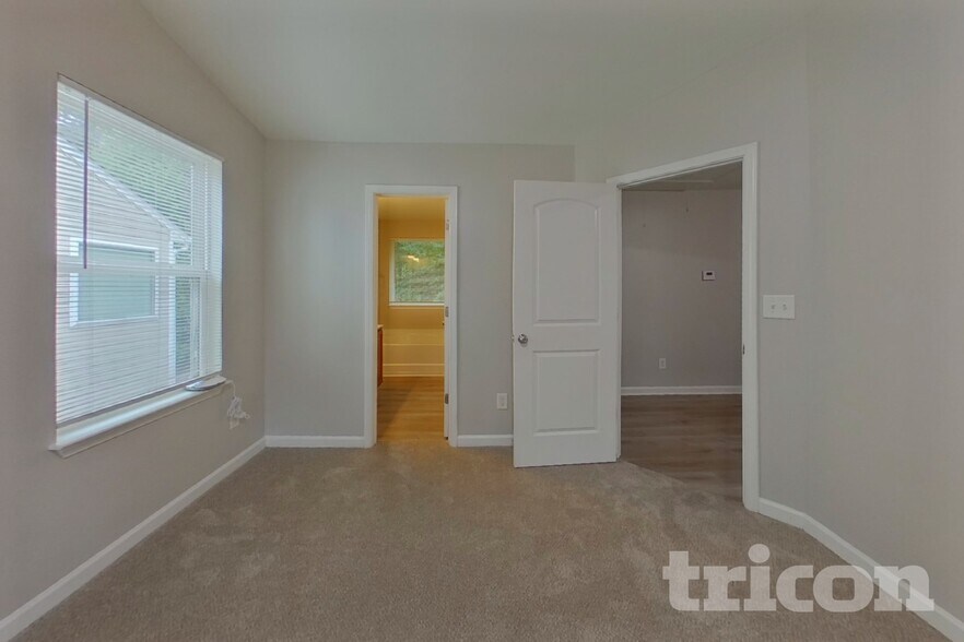 Building Photo - 6420 Pennacook Dr