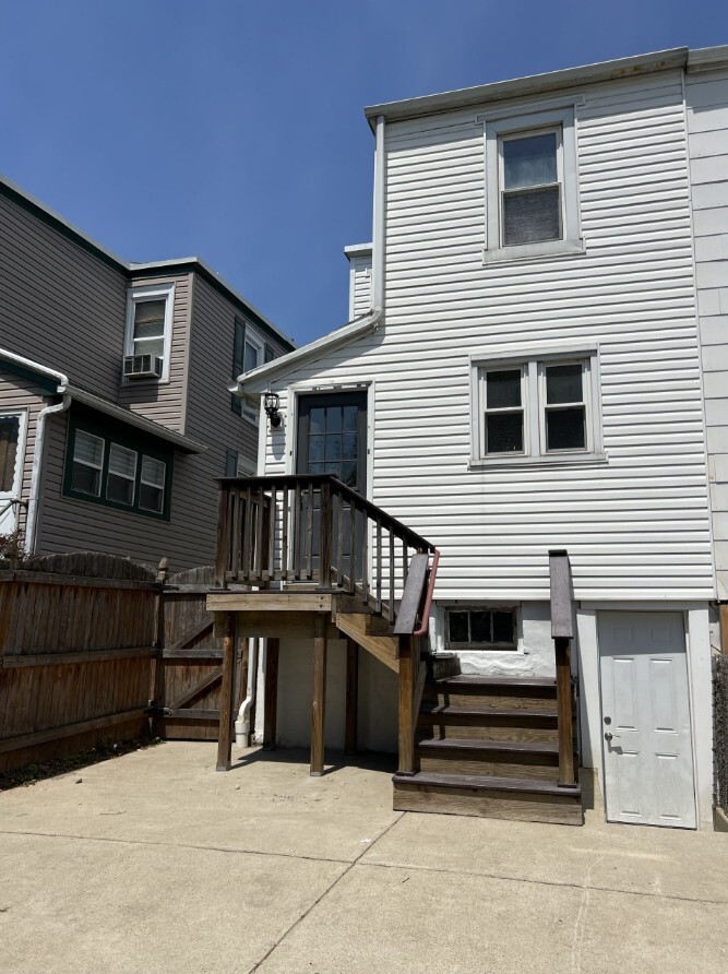 Building Photo - 1088 South St