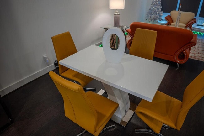 Building Photo - 1680 Memorial Dr SE