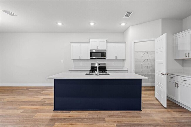 Building Photo - 7307 Hawkins Mnr