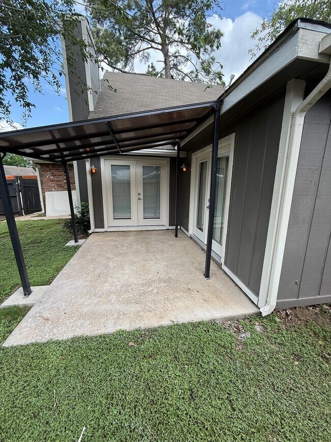 Building Photo - Spacious 3-Bedroom Corner Home in Candlelight Oaks Village