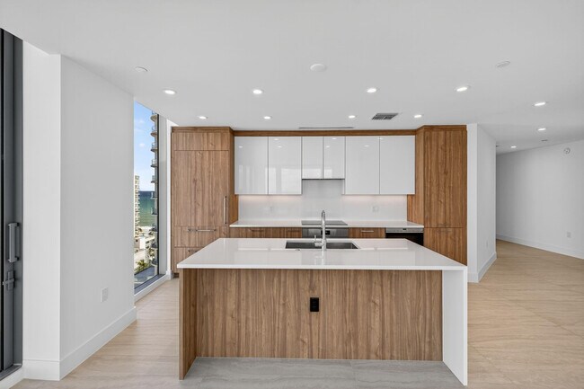 Building Photo - 153 N Seabreeze Blvd