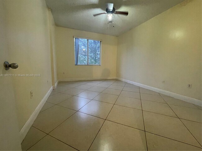 Building Photo - 6984 SW 39th St
