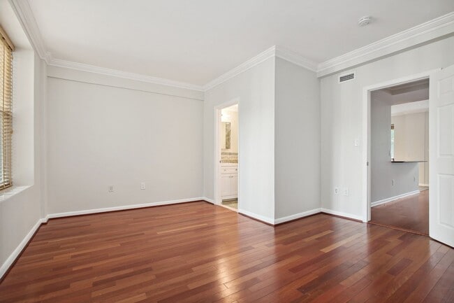 Building Photo - Move In Special! Logan Circle/ Dupont! Available Now! High End // 2 Bedroom / 2 Bathroom Condo