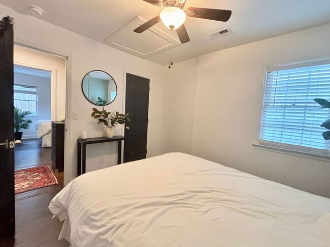 Building Photo - Available July 9th. FULLY FURNISHED 3 BR i...