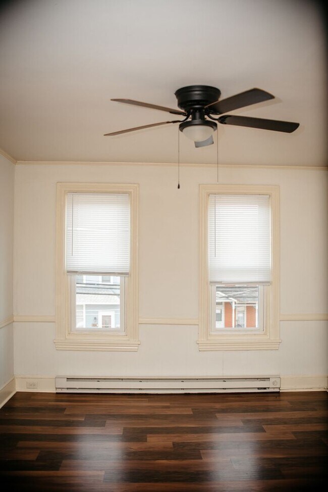 Building Photo - 331 N 3rd St