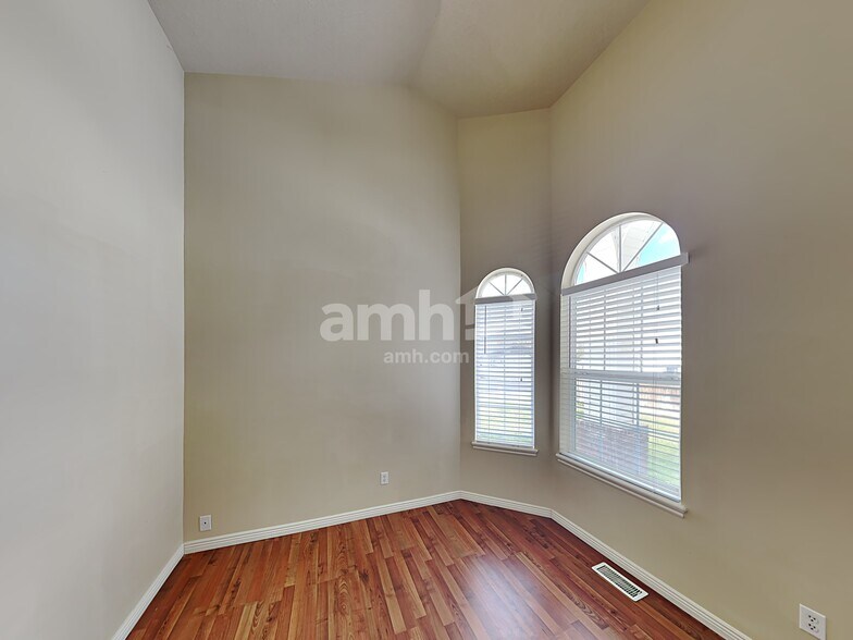 Building Photo - 3595 S Feulner Dr