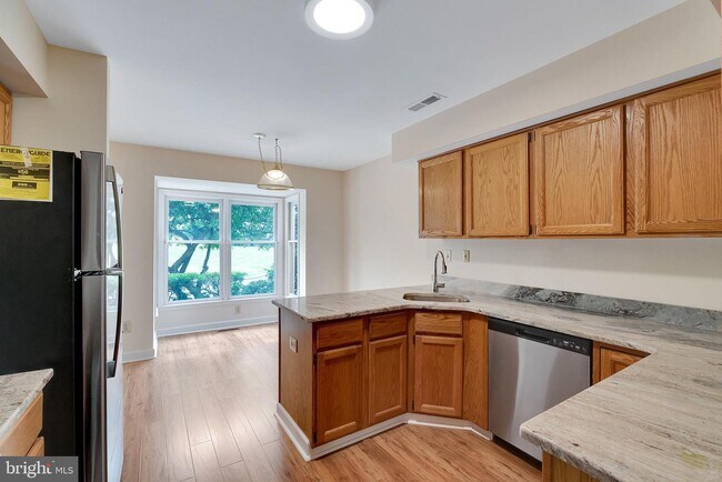 kitchen - 430 Churchill Ct