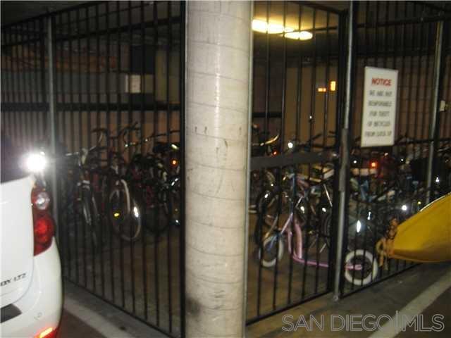 Building Photo - 727 Sapphire St