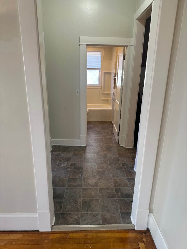 Building Photo - 526 McClellan St