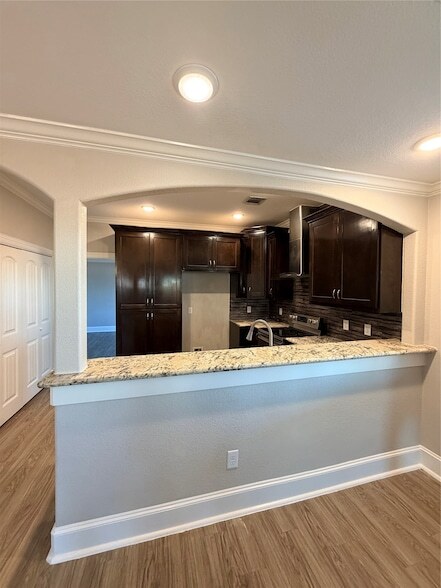 Building Photo - 2005 Pasadena Blvd