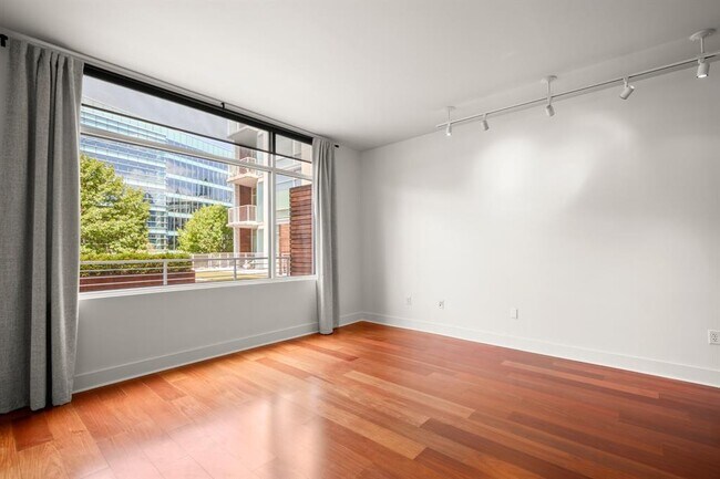 Building Photo - 210 Lee Barton Dr
