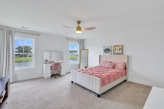 Building Photo - "Lagoon view in Lawton Station - Spacious ...