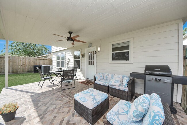 Building Photo - 17006 Kemble Creek Dr
