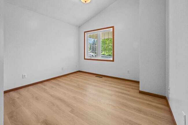 Building Photo - 6030 Boulder Ridge Dr