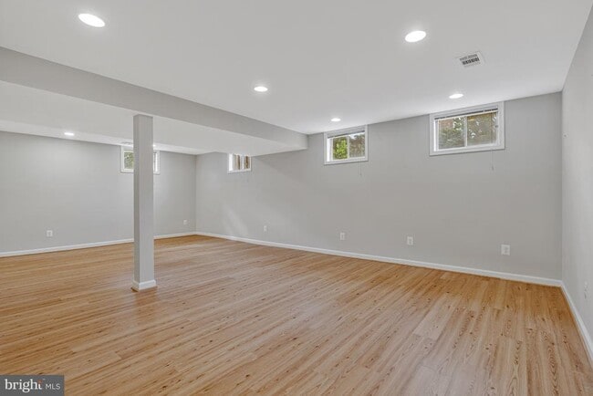 Building Photo - 2689 Glencroft Rd