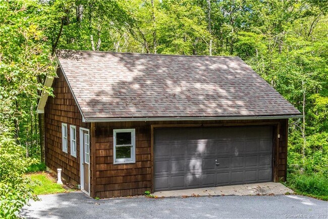 Building Photo - 42 S Rd