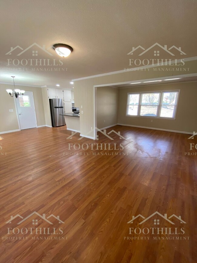 Building Photo - 3-Bedroom Home with Screened Porch & New A...