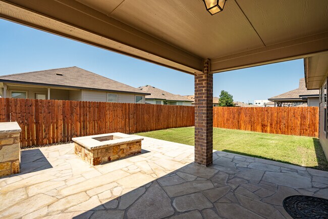Building Photo - 121 Hematite Ln